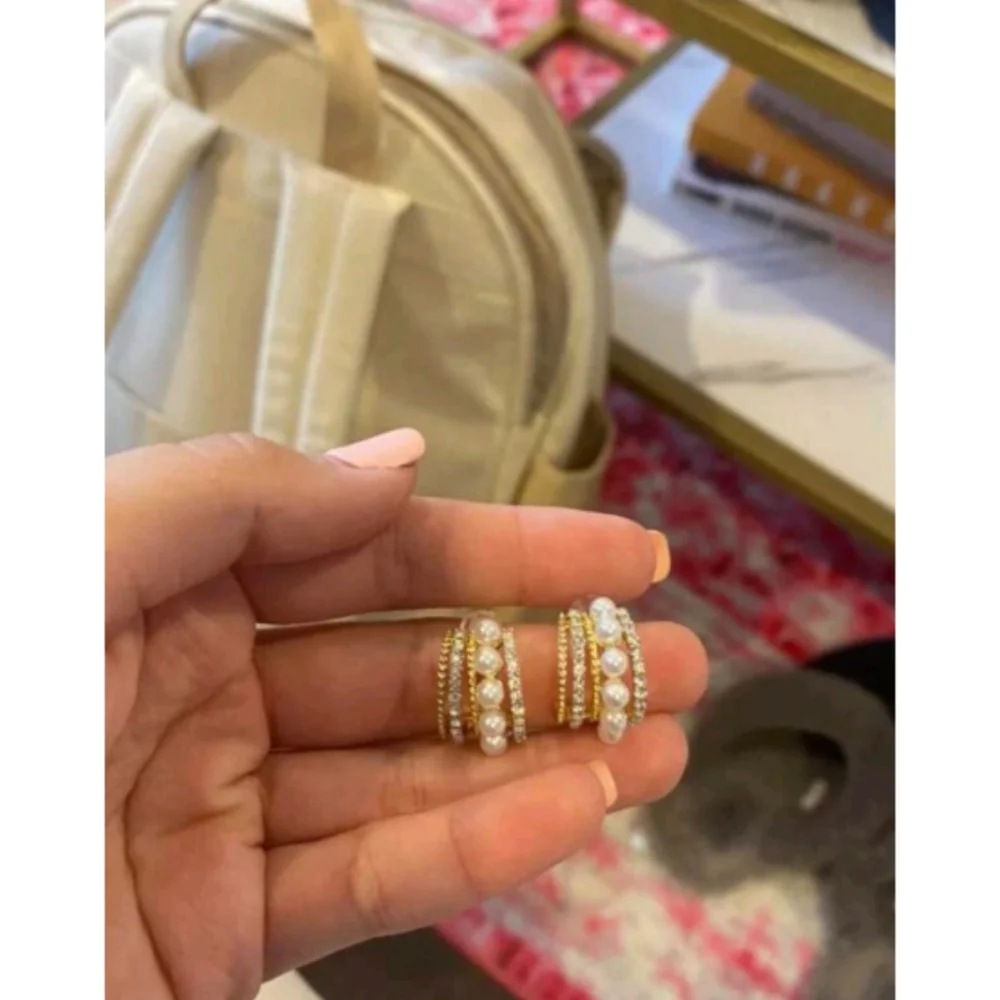 Anthropologie Avery Classy Pearl Cluster  Cubic Zirconia Cuff Earrings - Picture 4 of 5